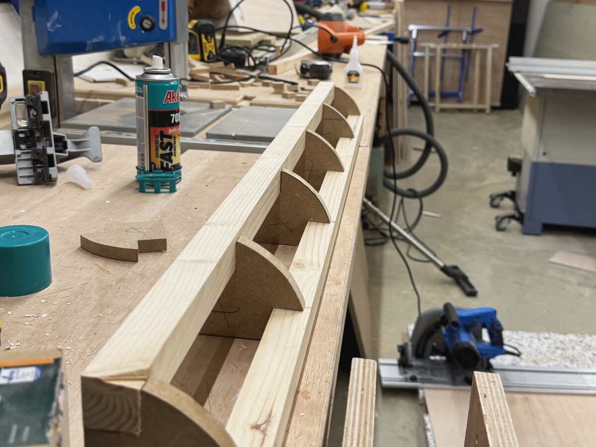 Arched jig · curved beam